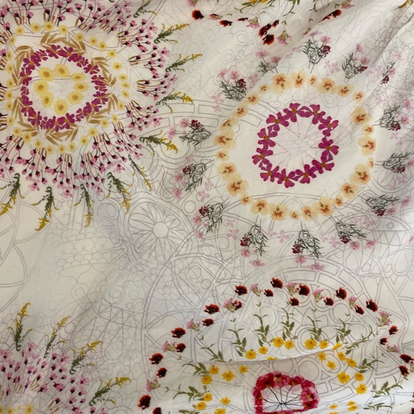 Woman’s top - Picture 3 of 3